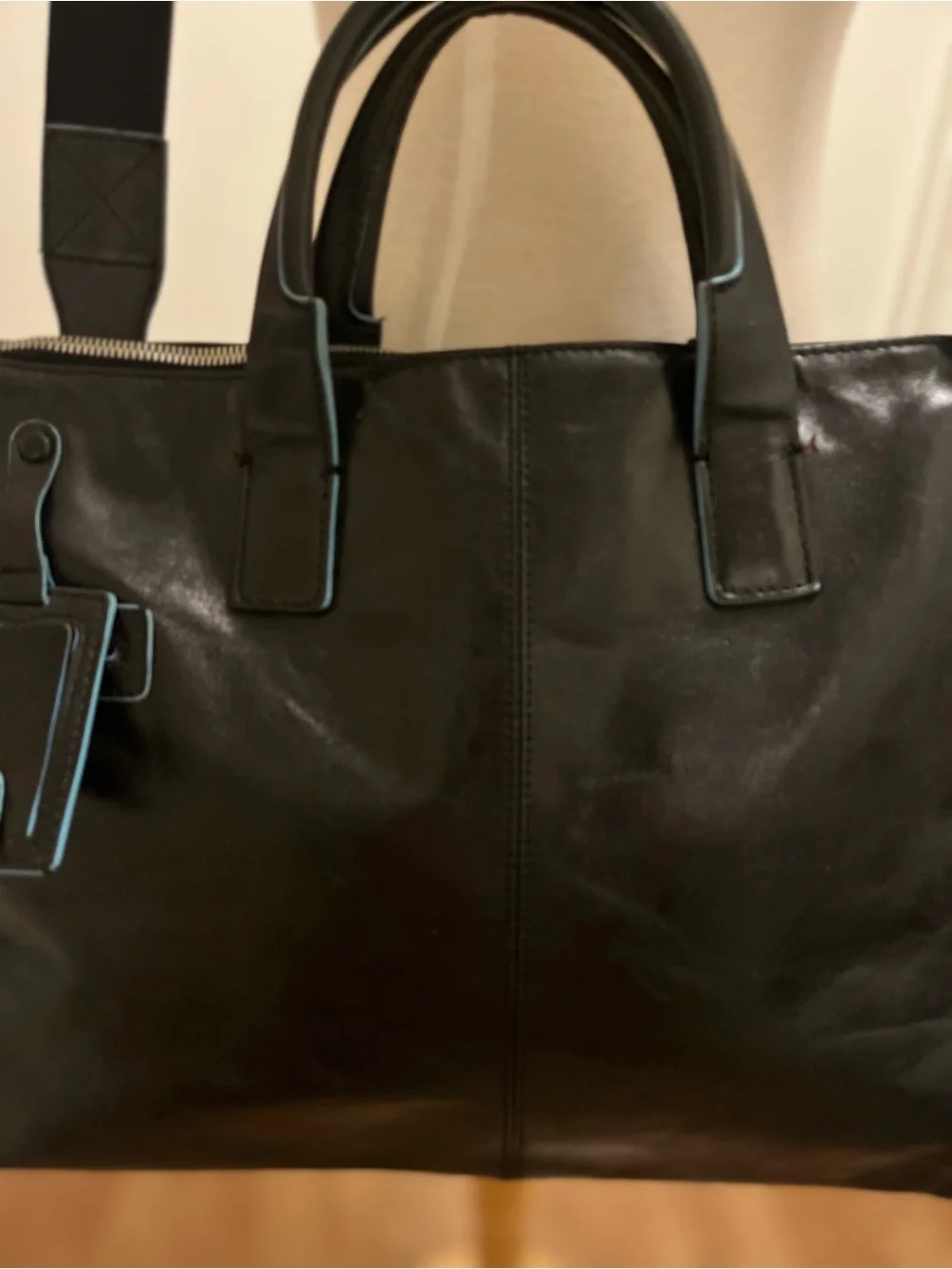 Piquadro Black Leather Expandable Briefcase/Laptop Bag with Crossbody Strap